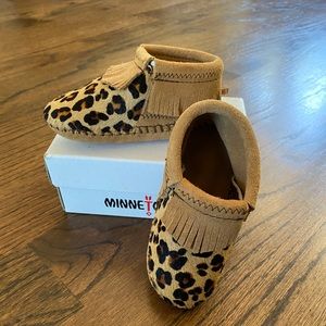 Minnetonka Leopard Riley Moccasin size 5